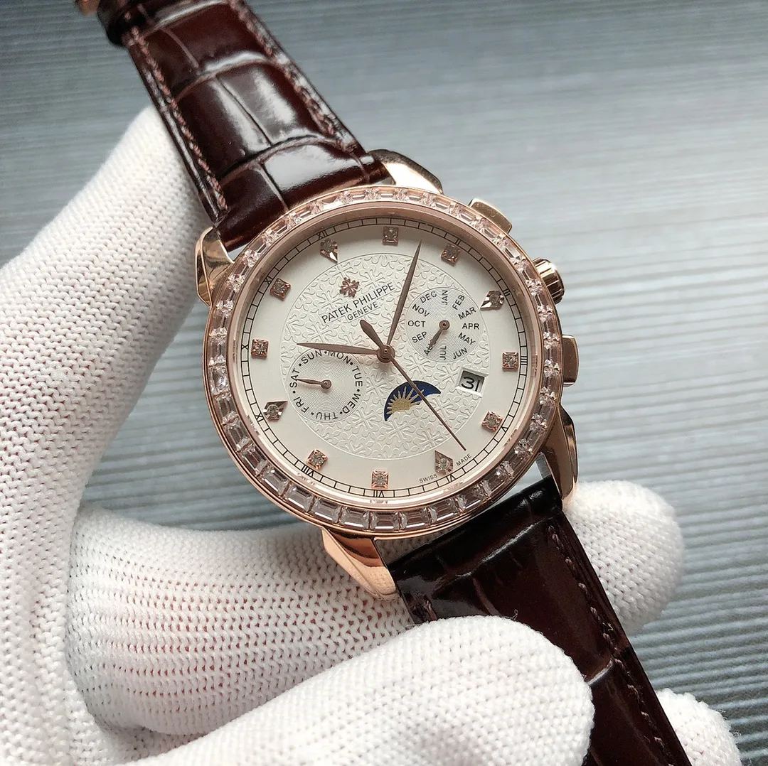 【Top replica】💰5600! Patek Philippe PP 🎮R33 complex function chronograph series is launched. Patek Philippe is a noble work of art! Exclusive text plus high-end inner shadow logo, matched with imported 9100 multi-function movement (0 repair) function (24 hours, day of the week, stars, month) imported 316 stainless steel, using 18k quality furnace vacuum plating! Paired with Italian imported calfskin! Original folding buckle! Size 42mm. Wear-resistant and scratch-resistant sapphire glass! Super waterproof to 50 meters! 🎮Simple but not simple! You can never own a Patek Philippe, you are just keeping it for your descendants. (Serious promise: The physical product has a better gloss and feel, the dial scale is lifelike, the case craftsmanship is all master-level light body inspection, and the new era machine high-tech forging is shocking and noble. You deserve it! Please look for the exclusive quality 🎮 Sanjie exquisitely recommends men's mechanical watches. SJ carefully creates ultra-real physical pictures for you.